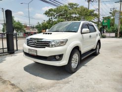 TOYOTA FORTUNER 3.0 V. 2WD.CHAMP. AT ปี 2013 สีขาว