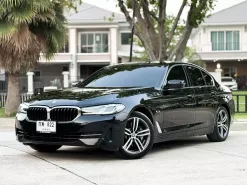 2022 BMW 530e 2.0 Luxury รถเก๋ง 4 ประตู 
