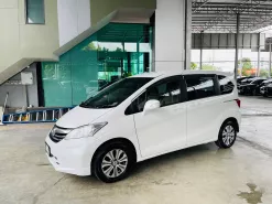 HONDA FREED 1.5 E ปี 2013 จด 2015 