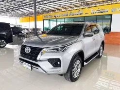  2022 Toyota Fortuner 2.4 V SUV AT - 4WD ออกรถใช้เงิน 0 บาท