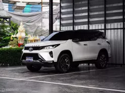 2021 Toyota Fortuner 2.4 Leader V SUV ออกรถฟรี