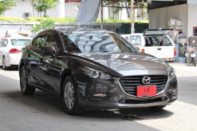 2017 Mazda 3 2.0 E รถเก๋ง 4 ประตู  ราคาถูก