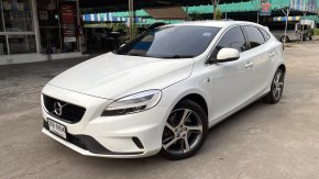2019 VOLVO V40 T4 DYNAMIC EDITION  แถมฟรี warranty package 2 ปี