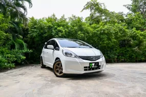 2012 Honda JAZZ 1.5 V  สวย ๆ ผ่อนเบา เครื่องยนต์แน่น ทดลองขับได้ที่ร้านค่ะ