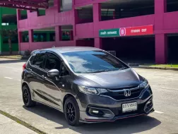 Honda JAZZ 1.5 V+ i-VTEC รถเก๋ง 5 ประตู 