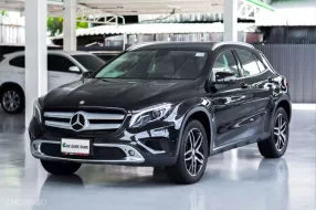 2017 Mercedes-Benz GLA200 1.6 Urban SUV ผ่อนเริ่มต้น 12,000 บาท