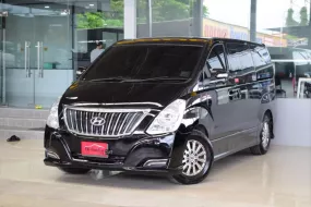 Hyundai H-1 2.5 Deluxe ปี 2017 รถบ้านมือเดียว ใช้น้อยมากเข้าศูนย์ตลอด สวยเดิมทั้งคันรับประกัน ฟรีดาว