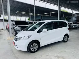 HONDA FREED 1.5 E ปี 2014 รถบ้าน มือแรกออกห้าง ไมล์น้อย ประตูสไลด์ไฟฟ้า รับประกันตัวถังสวย