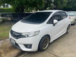 ขาย รถมือสอง 2015 Honda JAZZ 1.5 SV i-VTEC รถเก๋ง 5 ประตู 