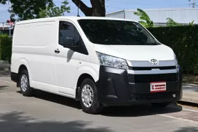 Toyota Hiace 2.8 ECO รถตู้บรรทุกของโฉมใหม่ ใช้งวางของได้เยอะ ยกขึ้น-ลงสะดวก 