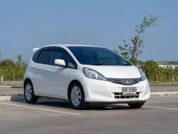 2011 Honda JAZZ 1.5 V รถเก๋ง 5 ประตู ฟรีดาวน์