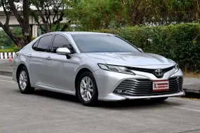 Toyota Camry 2.0 G 2018 รถบ้านมือเดียวใช้งานน้อยไมล์น้อย 7 หมื่นกว่าโล ออปชั่นแน่นๆ ฟรีดาวน์ได้