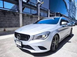 ขาย รถมือสอง 2015 Mercedes-Benz CLA180 1.6 Urban รถเก๋ง 4 ประตู 