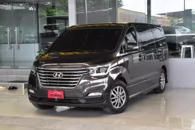 Hyundai H-1 2.5 Elite ปี 2019 มีประตูไฟฟ้า ไมล์แท้6x,xxxโล รถบ้านแท้ๆ สวยเดิมทั้งคันรับประกัน ฟรีดาว