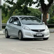 2014 Honda JAZZ 1.5 V i-VTEC รถเก๋ง 5 ประตู ออกรถ 0 บาท