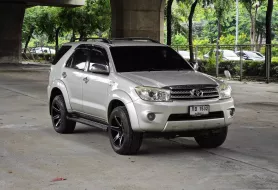 Toyota Fortuner 2.7V ปี 2011 