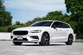 Volvo V60 T8 Inscription AWD Recharge ปี 2021  มือเดียวป้ายแดง คันนี้ออพชั่นเต็ม ขับดีมาก