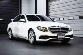 2017 Mercedes-Benz E220 2.0 d Exclusive รถเก๋ง 4 ประตู รถบ้านแท้ ไมล์น้อย 