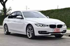 BMW 328i 2.0 F30 Sport 2014 รถบ้านมือเดียวชุดแต่งสปอร์ตรอบคัน ใช้งานน้อยไมล์แสนต้น