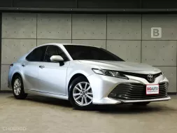 2019 Toyota Camry 2.0 G Sedan AT ไมล์แท้ วิ่งเฉลี่ยต่อปีน้อยมาก รถมือเเรกจากป้ายเเดง P6412