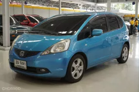 2010 Honda JAZZ 1.5 V i-VTEC รถเก๋ง 5 ประตู 