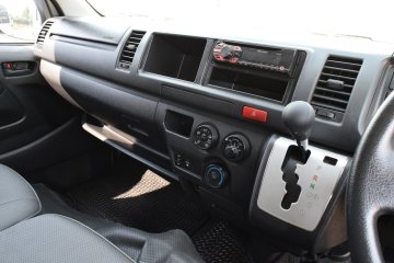 Toyota Hiace 3.0 COMMUTER ( ปี2016 ) D4D Van AT  รถมือสอง