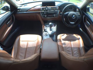 2013 BMW 320i Luxury รถเก๋ง 4 ประตู 