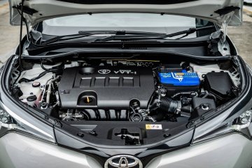 2018 Toyota C-HR Mid รถเก๋ง 5 ประตู 
