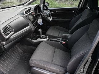 2015 Honda JAZZ 1.5 SV+ i-VTEC รถเก๋ง 5 ประตู 