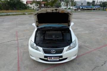 2011 Lexus IS 250 สีขาว  มือเดียว เลขไมล์ 128,xxx km. Book/key ครบ Full option  รถศูนย์ Lexus รามอินทรา เครื่องยนต์ เบนซิน 6 สูบ 2499 cc.