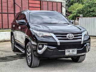 2019 Toyota Fortuner 2.4 V 4WD SUV รถสวย