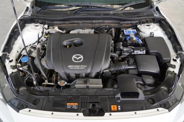 Mazda 3 ตัวพิเศษหายาก 2.0 C Racing Series เกียร์ออโต้ สีขาว ปี 15