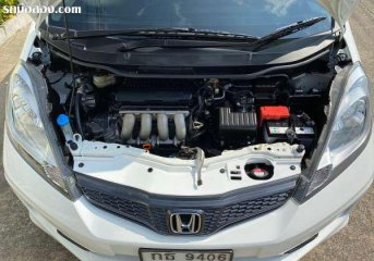 2012 Honda JAZZ 1.5 SV i-VTEC รถเก๋ง 5 ประตู ออกรถง่าย