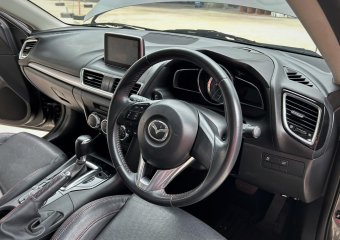 Mazda-3 2.0 S Hatchback Auto  ปี 2016