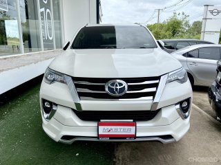 2017 Toyota Fortuner 2.4 V 4WD SUV ฟรีดาวน์