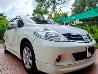 2011 Nissan Tiida 1.6 G สีขาวมุกTopสุด  เจ้าของขายเอง วิ่งน้อยสภาพป้ายแดง ดูแลรักษาอย่างดี  