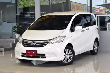 Honda Freed 1.5 SE ปี 2013 ประตูไฟฟ้า รถบ้านแท้ วิ่งน้อยเข้าศูนย์ตลอด สวยเดิมทั้งคัน ออกรถเงินเหลือ