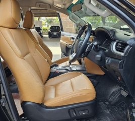 Toyota Fortuner 2.8 V 4WD ปี 2018 จด 2022