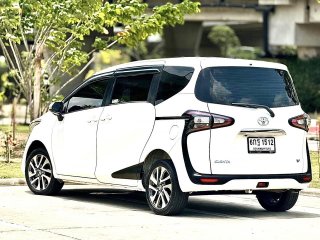 Toyota Sienta 1.5V ปี 2017  11500กม
