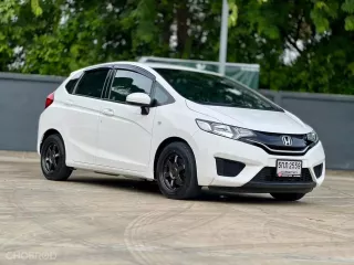 2016 Honda JAZZ 1.5 V i-VTEC รถเก๋ง 5 ประตู ออกรถง่าย