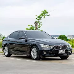 2017 BMW 320i 2 รถเก๋ง 4 ประตู รถสภาพดี มีประกัน