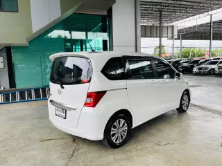 HONDA FREED 1.5 E ปี 2013 จด 2015 