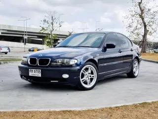 2005 BMW 318i 2.0 SE รถเก๋ง 4 ประตู 