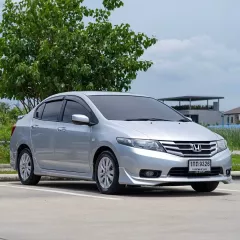 2012 Honda CITY 1.5 V i-VTEC รถเก๋ง 4 ประตู ฟรีดาวน์