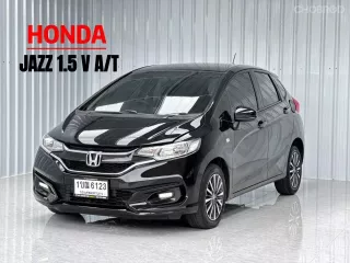 Honda JAZZ 1.5 V i-VTEC รถเก๋ง 5 ประตู รถสภาพดี มีประกัน