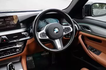 2019 BMW 520d 2.0 M Sport รถเก๋ง 4 ประตู 