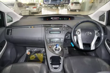 Toyota Prius 1.8 Hybrid Top grade รถเก๋ง 5 ประตู 