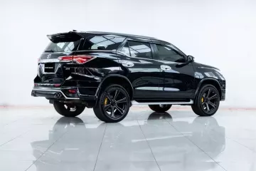 2A542  Toyota Fortuner 2.8 V SUV 2018