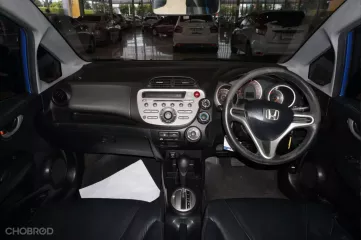 2010 Honda JAZZ 1.5 V i-VTEC รถเก๋ง 5 ประตู 