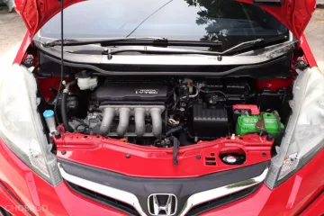 ขายรถ Honda JAZZ 1.5 V i-VTEC ปี2013 รถเก๋ง 5 ประตู 